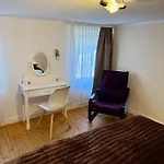 Doppelhaushaelfte - Gemuetlich Wohnen Im Fachwerkhaus - 5 Schlafzimmer, 2 Baeder Apartment Wolfhagen