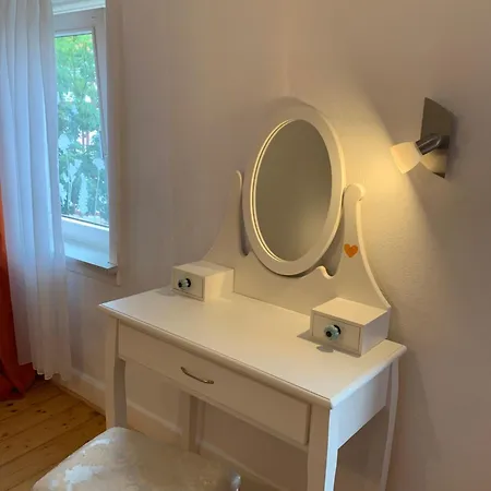 Doppelhaushaelfte - Gemuetlich Wohnen Im Fachwerkhaus - 5 Schlafzimmer, 2 Baeder Apartmán Wolfhagen