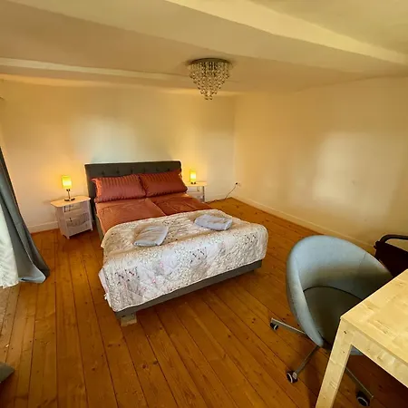 Apartment Doppelhaushaelfte - Gemuetlich Wohnen Im Fachwerkhaus - 5 Schlafzimmer, 2 Baeder Wolfhagen