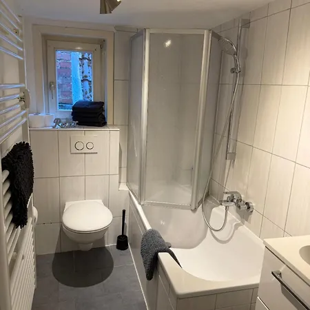 Doppelhaushaelfte - Gemuetlich Wohnen Im Fachwerkhaus - 5 Schlafzimmer, 2 Baeder Wolfhagen