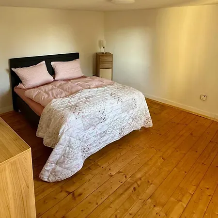 Doppelhaushaelfte - Gemuetlich Wohnen Im Fachwerkhaus - 5 Schlafzimmer, 2 Baeder Apartment