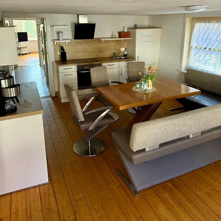 Apartment Doppelhaushaelfte - Gemuetlich Wohnen Im Fachwerkhaus - 5 Schlafzimmer, 2 Baeder Wolfhagen