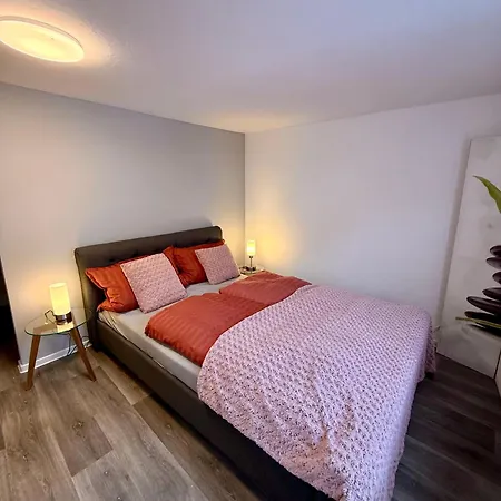 Daire Doppelhaushaelfte - Gemuetlich Wohnen Im Fachwerkhaus - 5 Schlafzimmer, 2 Baeder