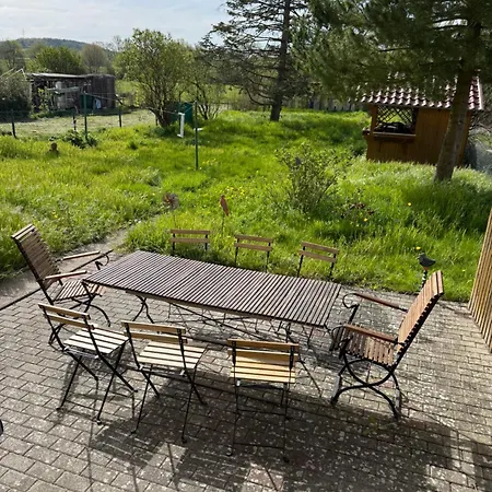 Doppelhaushaelfte - Gemuetlich Wohnen Im Fachwerkhaus - 5 Schlafzimmer, 2 Baeder Apartmán *