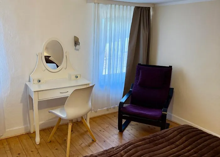 Doppelhaushälfte - Gemütlich Wohnen Im Fachwerkhaus - 5 Schlafzimmer, 2 Bäder Apartment Wolfhagen